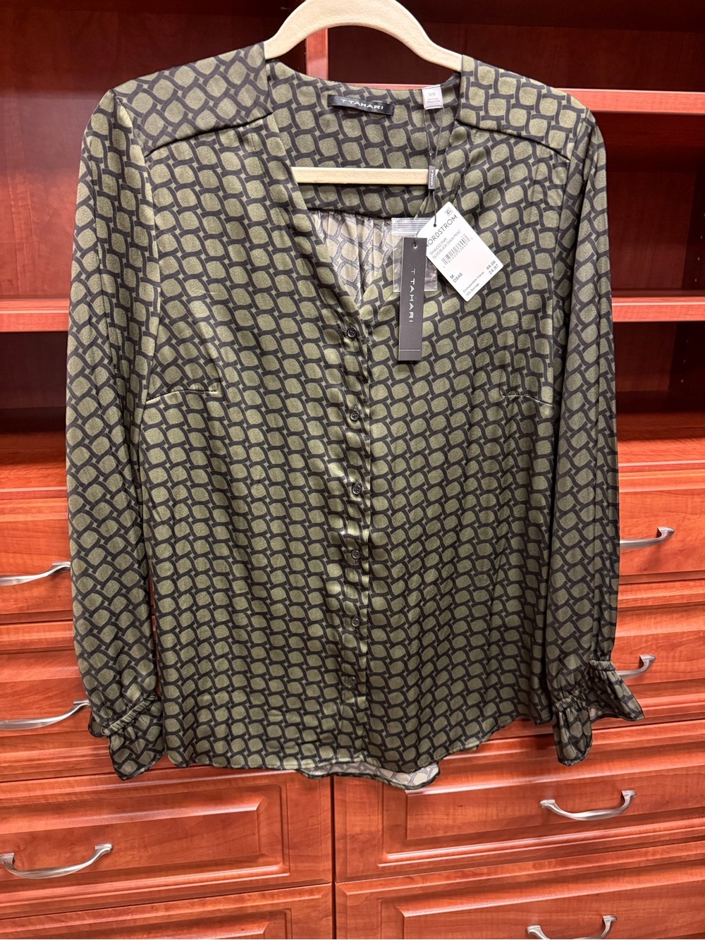 NEW Tahari Green & Black Vneck Longsleeve Blouse
